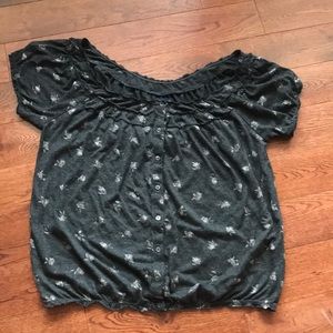 Short sleeve casual top.